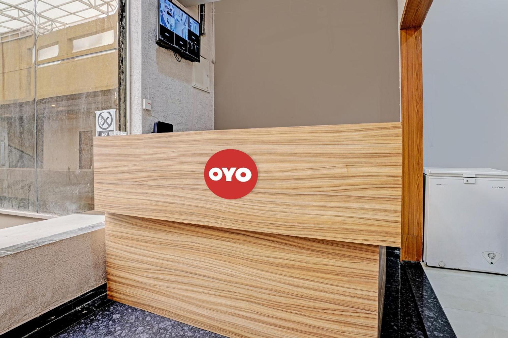 Oyo Flagship Hotel 9 Surat Exterior foto